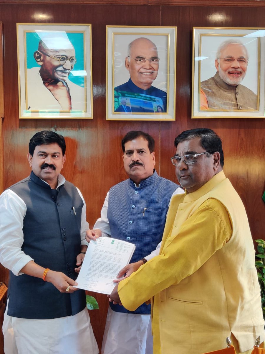 MangalSAngadi's tweet photo. In separate engagements, Km. @ShobhaBJP Ji & Shri Ajay (Teni) Misra Ji (MP, Kheri) met me regarding #Yesvantpur-#Karwar train & restarting MG train services on #Mailani-#Nanpara section, respectively.
Have assured them of speedy resolution. https://t.co/QuASK73ZLG