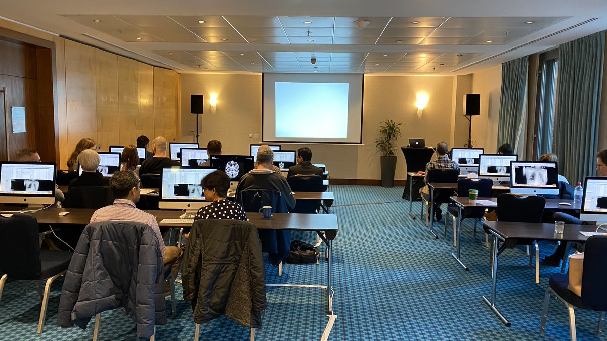 PARADicmSHIFT's tweet photo. Room full of radiology, but with intensivists.
2 days upping our imaging game on @infomedcourses Critical Care Imaging.
Expert tuition, great tech &amp; learning how to think like a radiologist (learn some of their tricks!)
Too late for this course, but watch for more. 
#imagingrocks https://t.co/QXPF84zlBQ