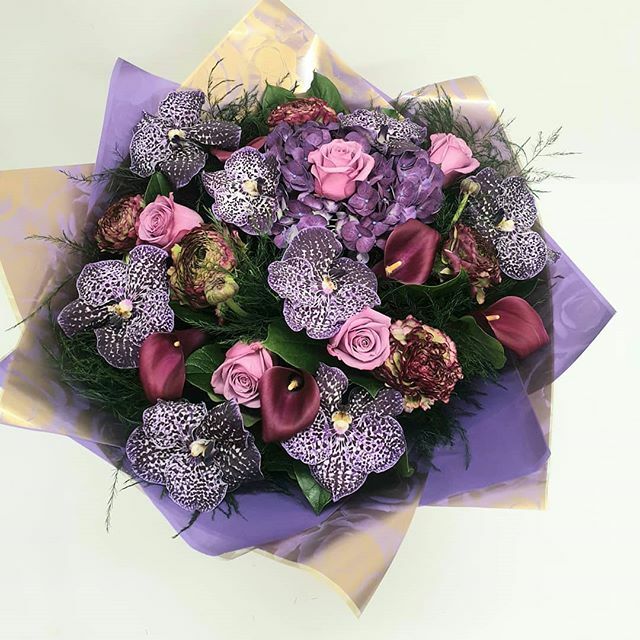 ssmithflowers's tweet photo. Beautiful bouquet made by @charlotteedonovan for a very special customer. #bouquet #bouquets #flowers #florist #instaflower #instaflorist #localflorist #vandaorchid #hydrangea #roses #ranunculus #purpleflowers #purple #surreyflorist @simonsmithflowers https://t.co/fx6ToBuj3b https://t.co/eB5qvjVqt3