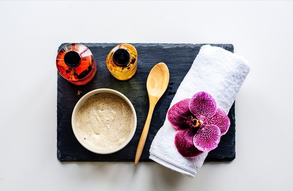 ebundulodge's tweet photo. You are one facial or massage away from a good mood and we know that you deserve our relaxing and stress relieving massage, so book in at the eBundu Spa to get yourself some time out. 

Give us a call to book: 
013 758 1222 https://t.co/sUuxMH7Pgp