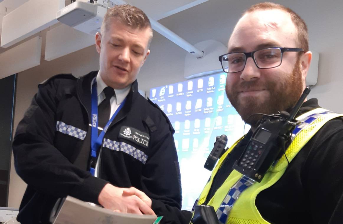 HumberbeatHULL's tweet photo. #Hull #HullpatrolT4
Another briefing another diploma in policing. Congratulations #0546 #qualsforcops #professionalservice #accreditedcops #photobysgtchance #0546 #CIFoster https://t.co/QAajnagzIR