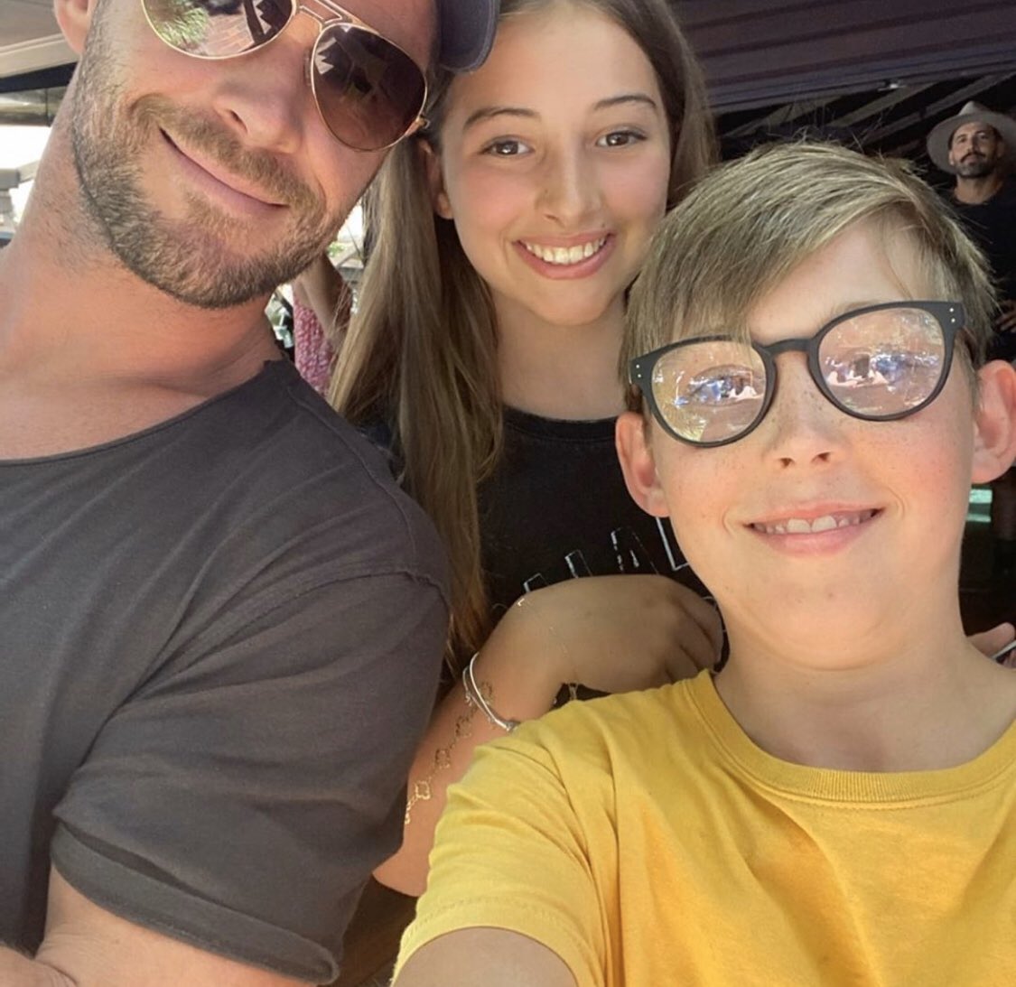 chemsienews's tweet photo. 📸 | Chris Hemsworth with fans earlier today https://t.co/c3YF3cWpkj