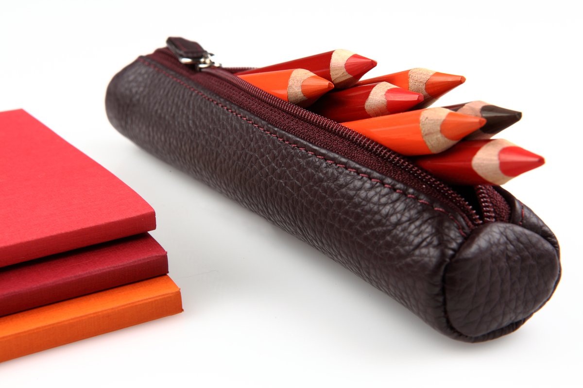#Tubino
Leather pencilcase to keep all you need on your desk.
📍Come and visit us in our boutique in #London
43, Marylebone High Street
shop on line 👉fabrianoboutique.co.uk
#stationery #madeinitaly #paperlover