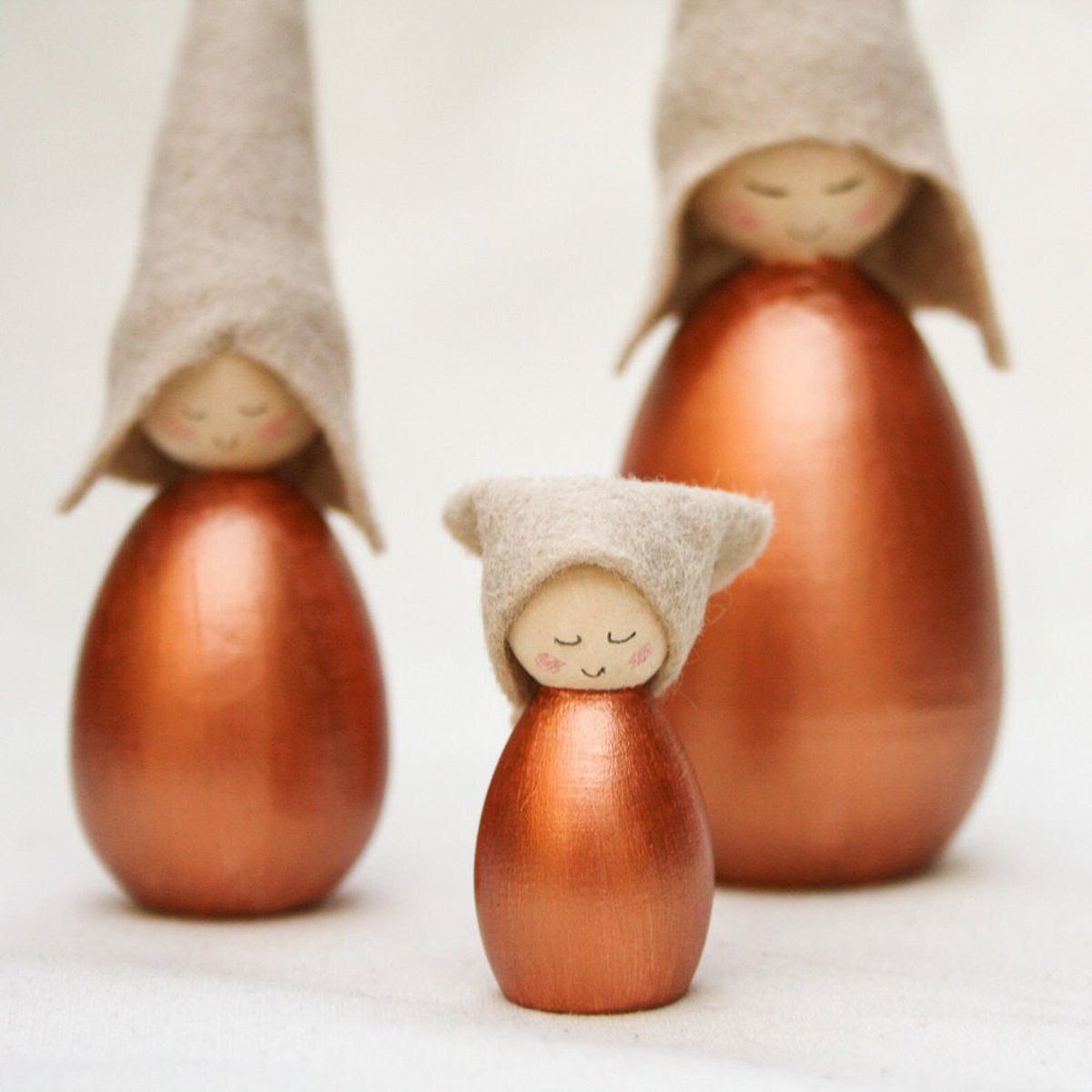 CornishDragon's tweet photo. Todayโs featured listing is the Copper Family of Cornish Pixies.
#cornishpixie
https://t.co/bnZjFwaLut https://t.co/y6wJi4erSr