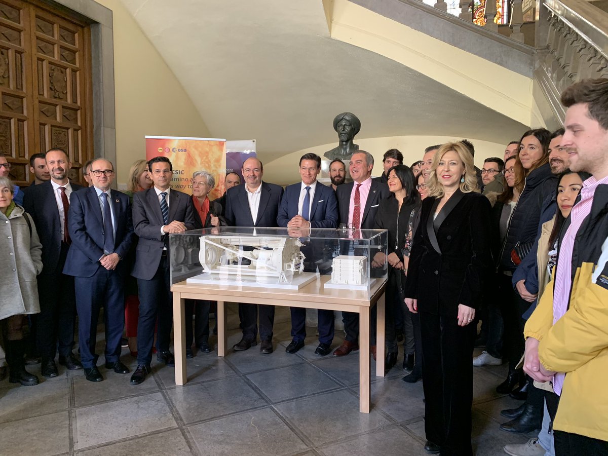 SebastianGR1965's tweet image. Un honor recibir en el @aytogra al grupo de investigadores granadinos que participan en la importante misión internacional Solar Orbiter. Un gran reto científico y tecnológico, en el que la ciudad de Granada tiene nombre propio. Enhorabuena!!!
