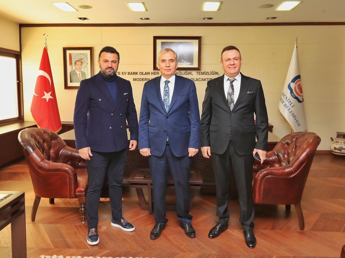 Kulüp Başkanımız Sayın Ali Çetin’le birlikte, Denizli Büyükşehir Belediye Başkanı ve Denizlispor aşığı Sayın @osmanzolan ‘ı makamında ziyaret ettik. Kendisine sevgi ve saygılarımızı ilettik. Sayın Başkana konukseverliği için teşekkür ederim.