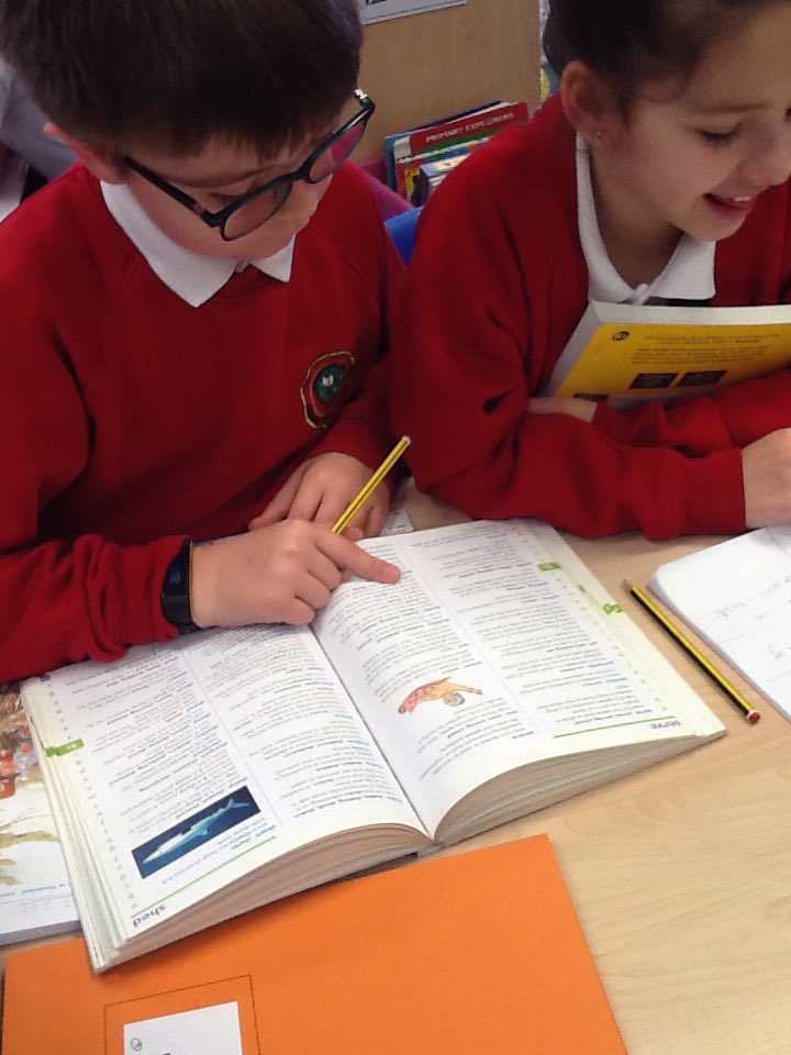 Y3OPS's tweet image. Mrs Sprowell&apos;s guided reading group have come across some tricky new vocabulary in their extract from &apos;Alice in Wonderland&apos; and are using the dictionaries to try and find the definitions #WorldBookDay2020  #dictionaryskills #readingandlearning