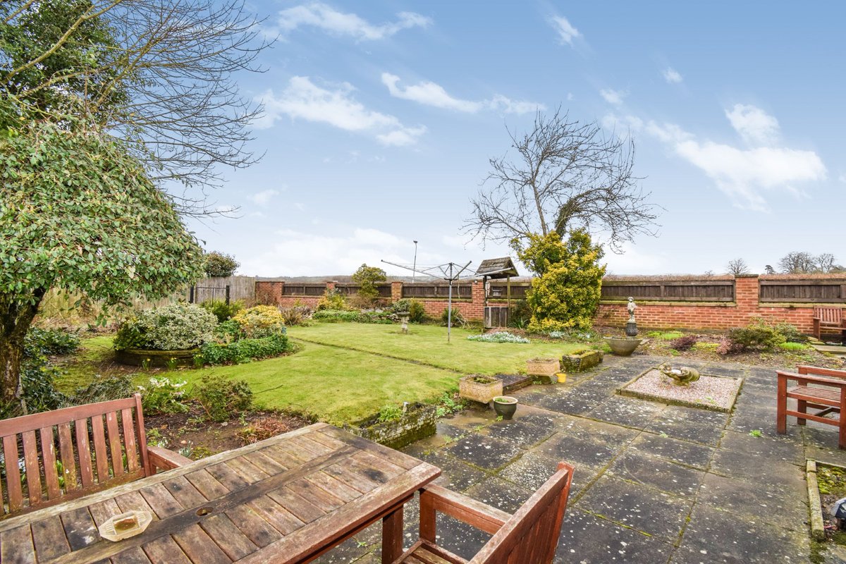 This spacious family home located in #Kibworth #Leicestershire. It offers spacious rooms and comes with a large kitchen/diner. This home is available to view during the UK’s Big Open House weekend on March 28th and 29th.

bigopenhouse.co.uk…/for…/market-harborough/315/