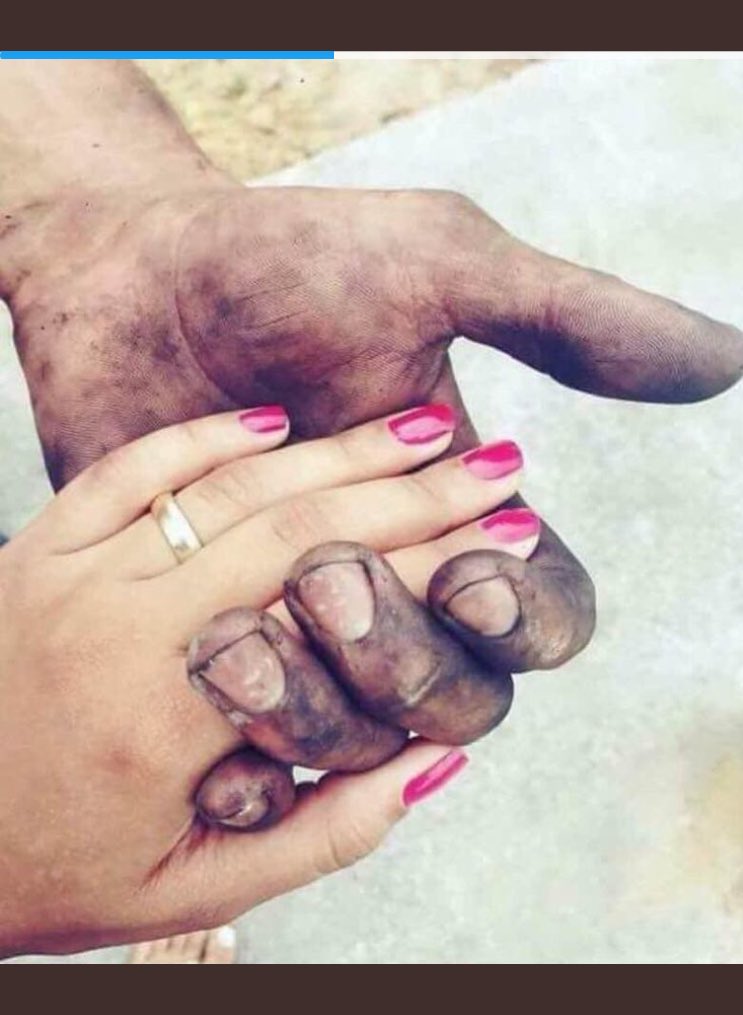 Его в руки это. Цитаты со смыслом. Рука в руке страсть. Его в руки это. Держась за руки.