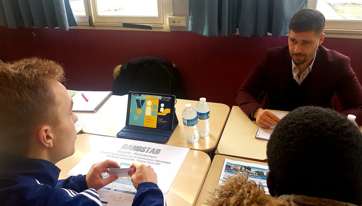 Douglas_Souchu's tweet photo. Au LPO #MonodElB @EnghienlesBains , le #Forum #PostBTS bat son plein #orientation #métiers #parcours https://t.co/Lc71RJ3PNH