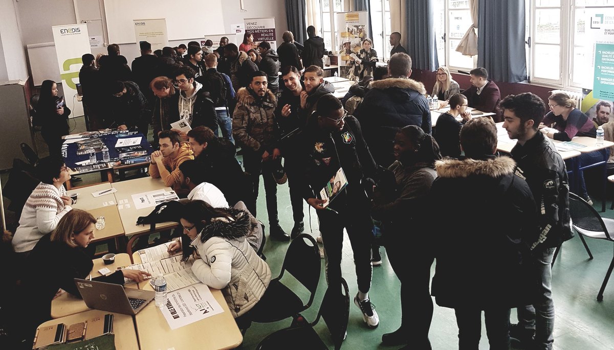 Douglas_Souchu's tweet photo. Au LPO #MonodElB @EnghienlesBains , le #Forum #PostBTS bat son plein #orientation #métiers #parcours https://t.co/Lc71RJ3PNH