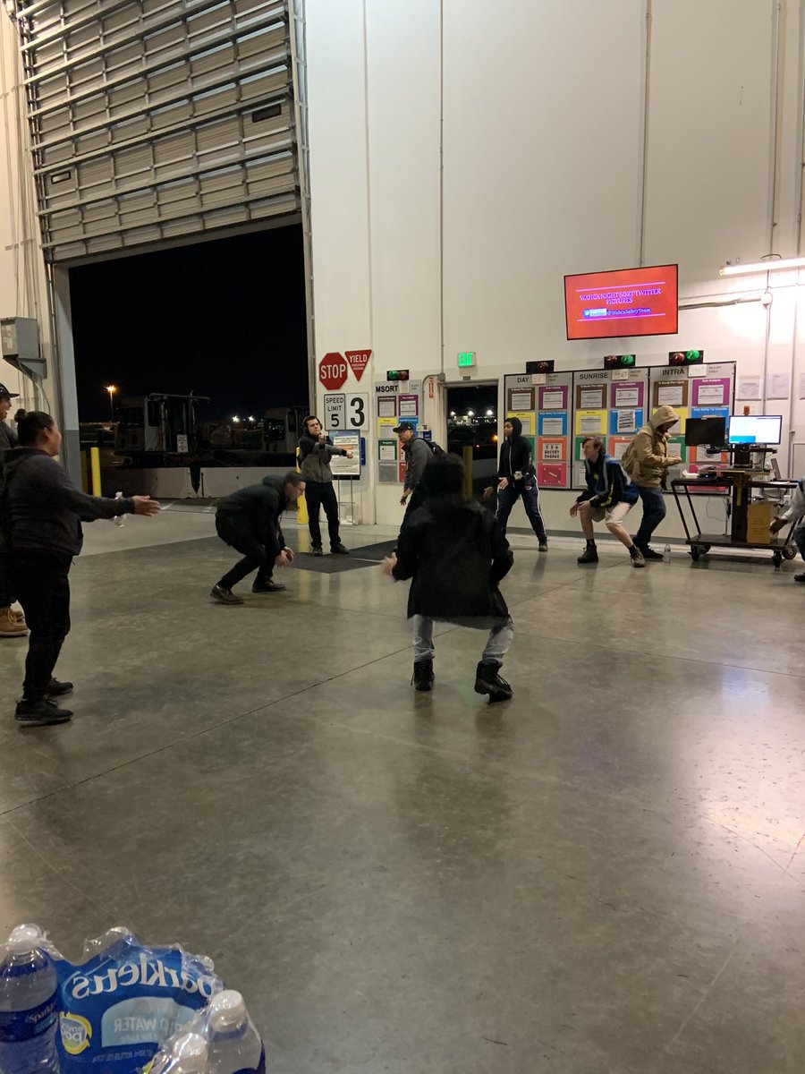 WahcaSafetyTeam's tweet photo. #DynamicDave leading the dynamic warmups...🙌🏼 @jrindafernshaw @JStanton1907 @BlanchardLyle @UPSers @audreyvb3 @OntAMRamp #wahcanightsort https://t.co/nIo7h9LFGM