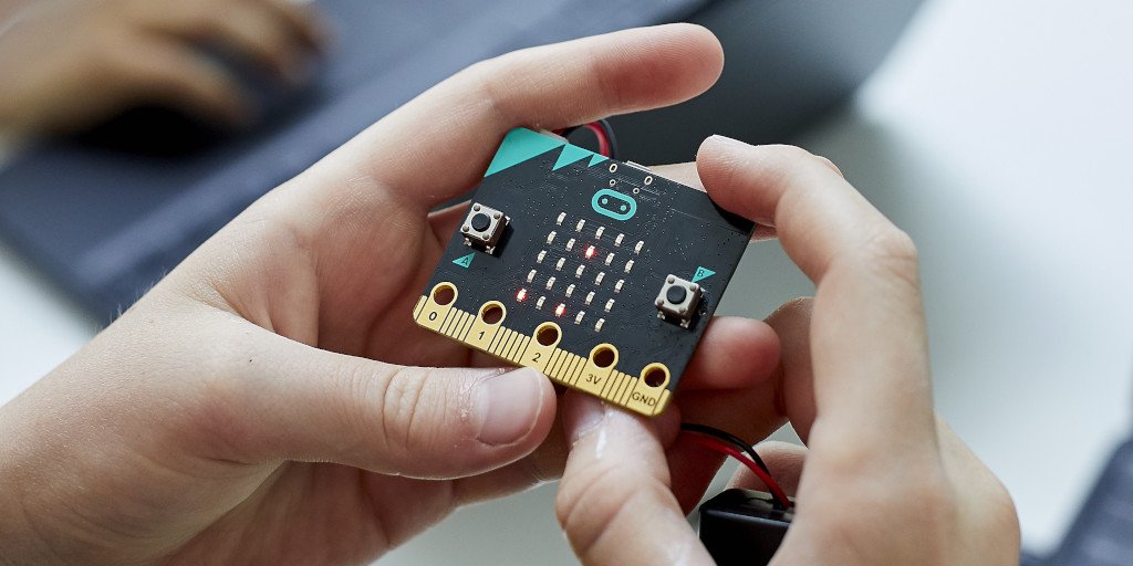 Nominet's tweet photo. With funding from Nominet, @microbit_edu has launched a new #coding platform to empower every #teacher to deliver creative #computing lessons: https://t.co/D99eXbqcep #microbit https://t.co/zpxIfDYgFk