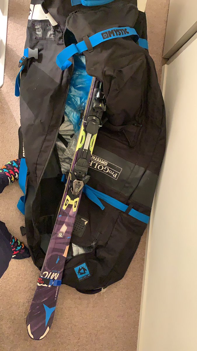 Brouwers_3D's tweet photo. @KLM over 2 weken is het zover! #snowkiten in #Noorwegen, #Hardangervidda. Jullie hebben een mooie regeling voor kitesurfen en skiën, maar niet voor de combinatie! 🤓 mijn kitesurf tas te te klein. Ski’s apart bijboeken is wellicht wat veel? #klm #sneeuw #kitesurfing #snowkiting https://t.co/ANo8SDQQMN