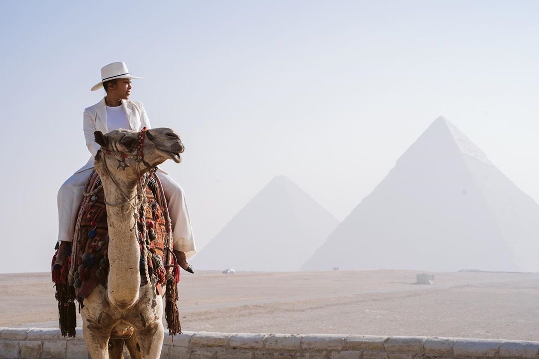 IAmSteveHarvey's tweet photo. 🐫 pyramids #MarjorieHarvey https://t.co/5SjBa9rytB
