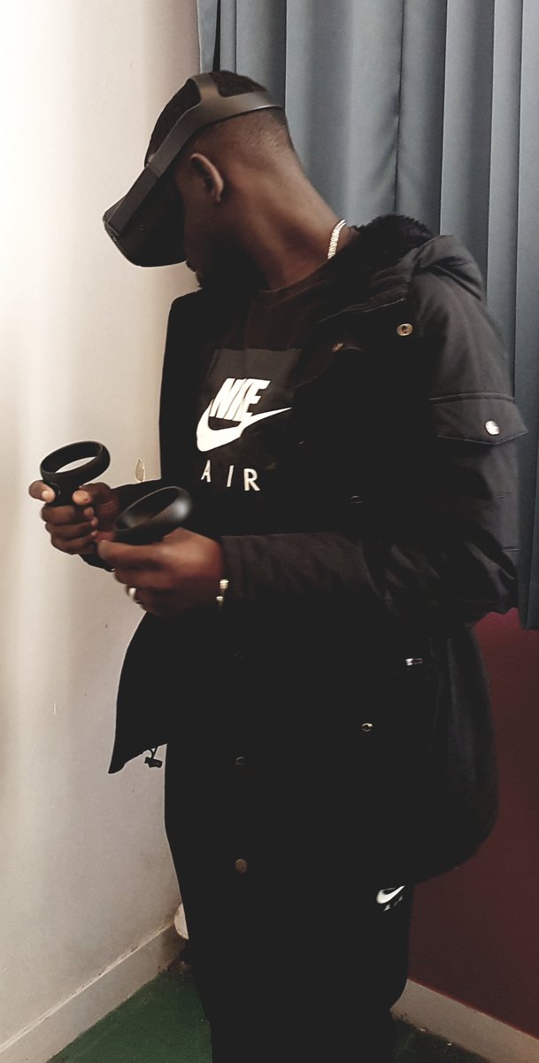 Douglas_Souchu's tweet photo. La réalité virtuelle s'invite au #Forum #PostBTS #MonodElB @EnghienlesBains avec la @SNCF_Recrute #métiers https://t.co/yhk3tnNP0y
