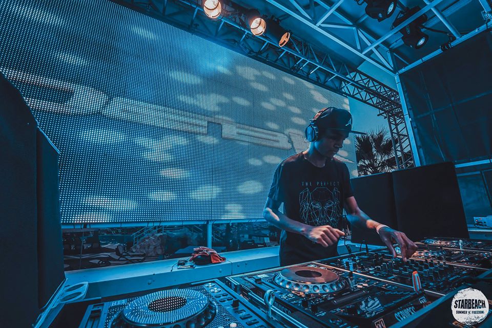Julie97290's tweet photo. @debkofficial will be in Asia from 27 june to 18 july. If you wanna book him, contact me in private or julie@debk.net !!! 

https://t.co/WfdVES0Ryz https://t.co/63eInNOVbo