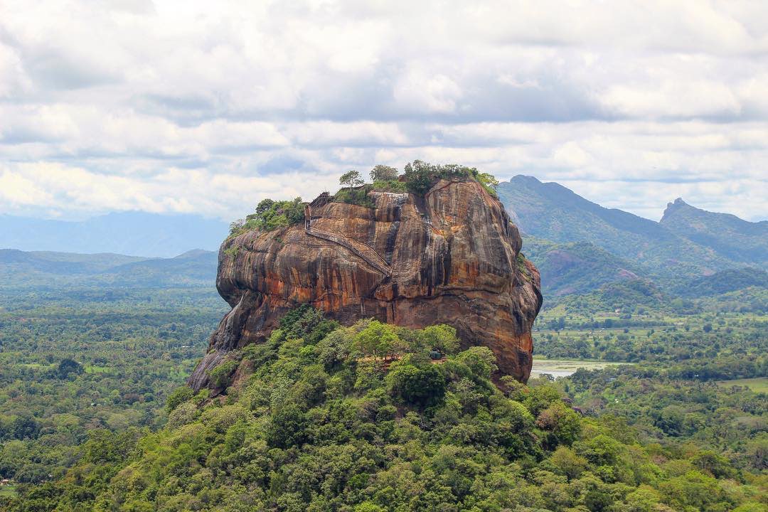 srilankan_views's tweet photo. 🇱🇰#Beauty_of_Srilanka🇱🇰

#TravelSrilanka

 #Sigiriya |  #Lions_Rock 

Also known as Lions Rock, Sigiriya is a rock fortress and palace situated in the Matale district. Visitors can climb up to the ancient ruins, ponds, and magnificent frescoes.

#Sigiriya | #Matale | #Srilanka https://t.co/LKspgNKApD