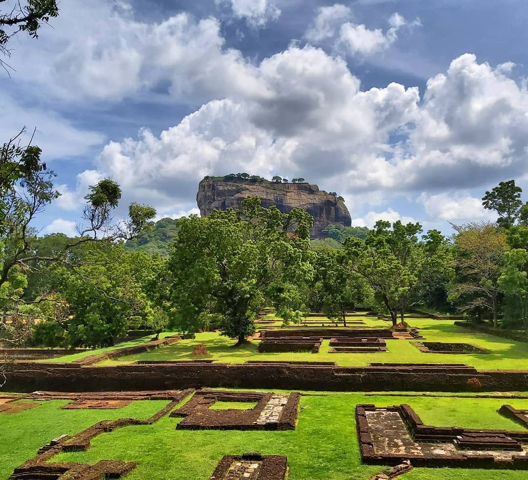 srilankan_views's tweet photo. 🇱🇰#Beauty_of_Srilanka🇱🇰

#TravelSrilanka

 #Sigiriya |  #Lions_Rock 

Also known as Lions Rock, Sigiriya is a rock fortress and palace situated in the Matale district. Visitors can climb up to the ancient ruins, ponds, and magnificent frescoes.

#Sigiriya | #Matale | #Srilanka https://t.co/LKspgNKApD