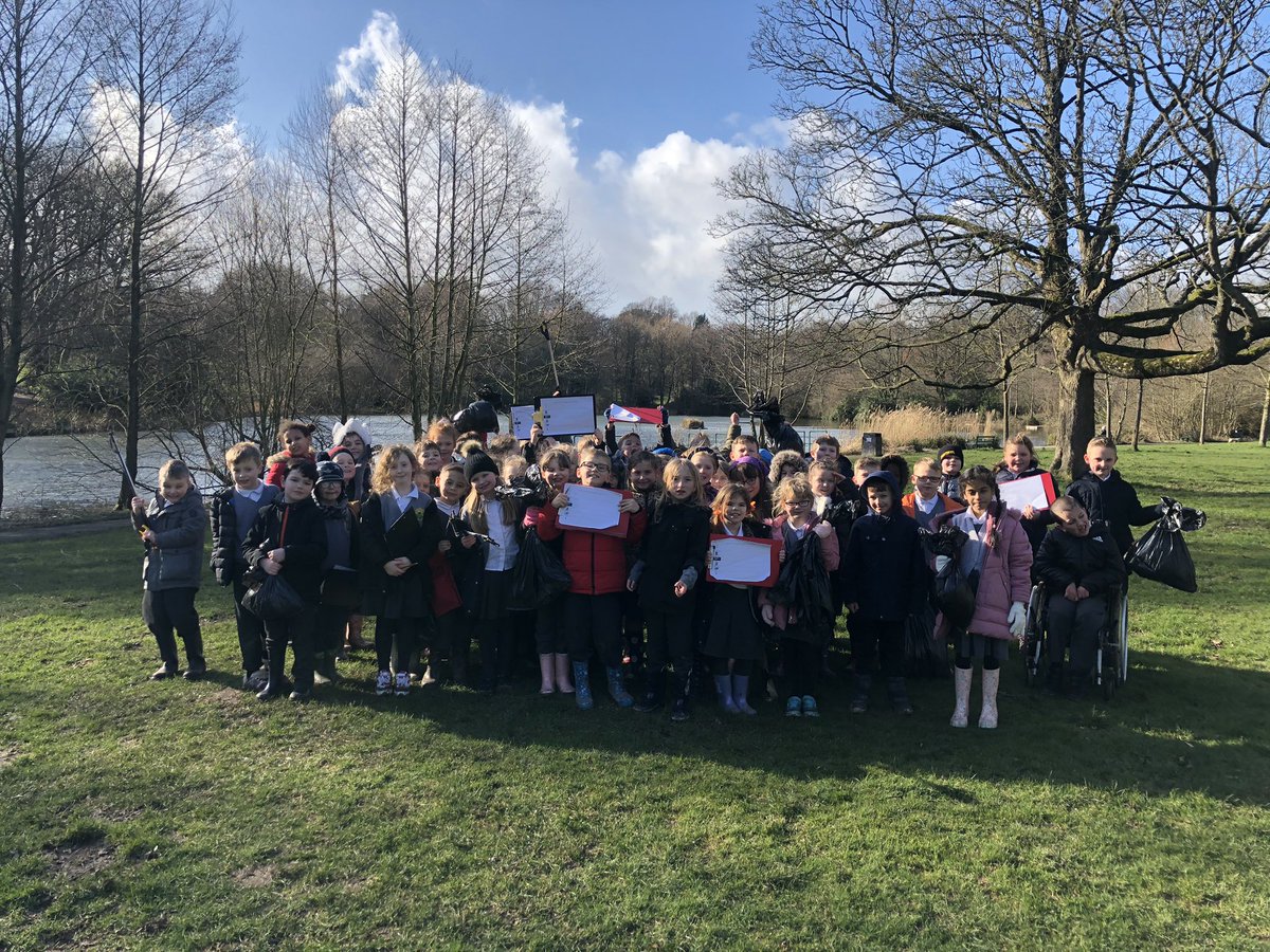 BorrasPark's tweet photo. ♻️ As part of our @oneworlder Climate Action topic, Blwyddyn 3 completed a litter pick at Acton Park. We collected 14 bags of rubbish and back at school recycled what we could of it. @ActonParkFriend @wrexhamcbc https://t.co/CvbyCTC1cY