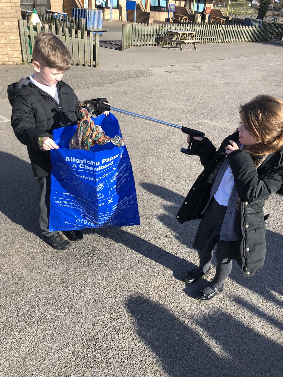 BorrasPark's tweet photo. ♻️ As part of our @oneworlder Climate Action topic, Blwyddyn 3 completed a litter pick at Acton Park. We collected 14 bags of rubbish and back at school recycled what we could of it. @ActonParkFriend @wrexhamcbc https://t.co/CvbyCTC1cY