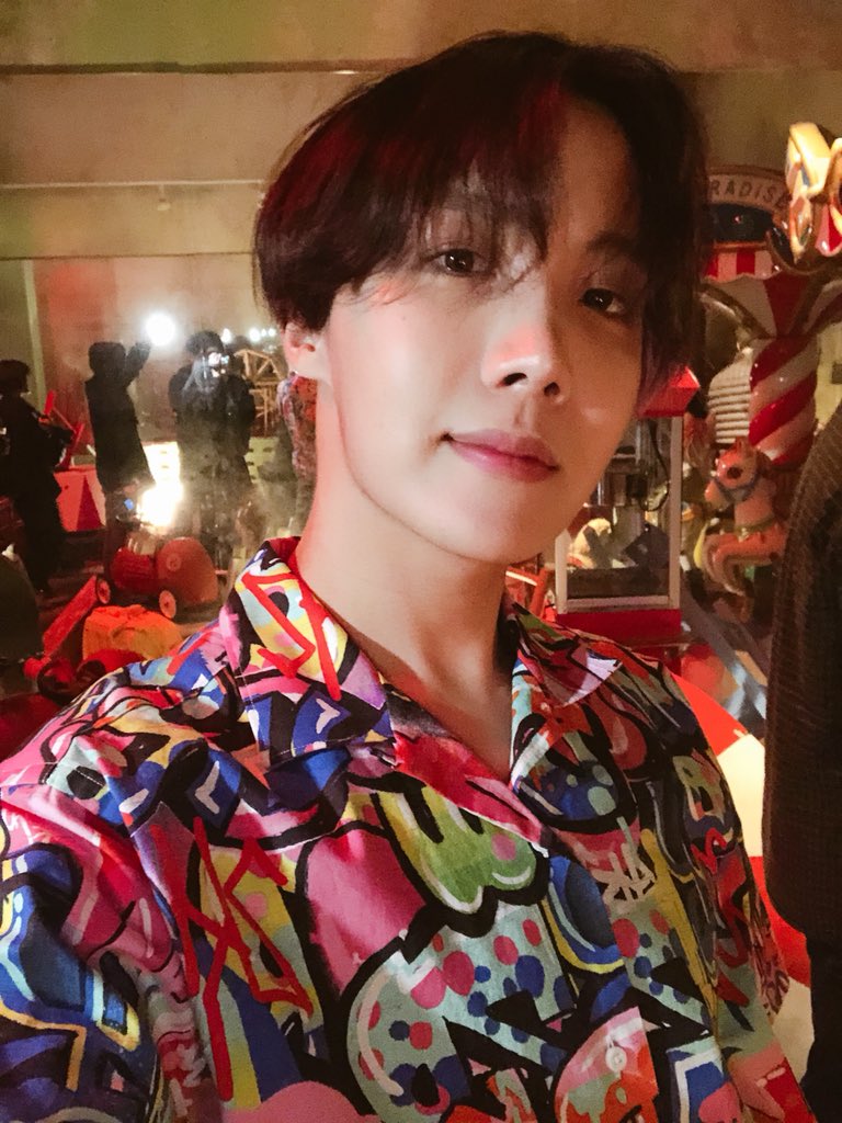 SkitDied's tweet photo. 🌞🌈
       Hello to our Hope World!     
   Shout out to our Hope World!🌈🌞

#ARSD #ARMYSelcaDay #hopeworldinspired #HopeWorld #hoseok #OurHopeOurAngel https://t.co/EGwZKp6URU