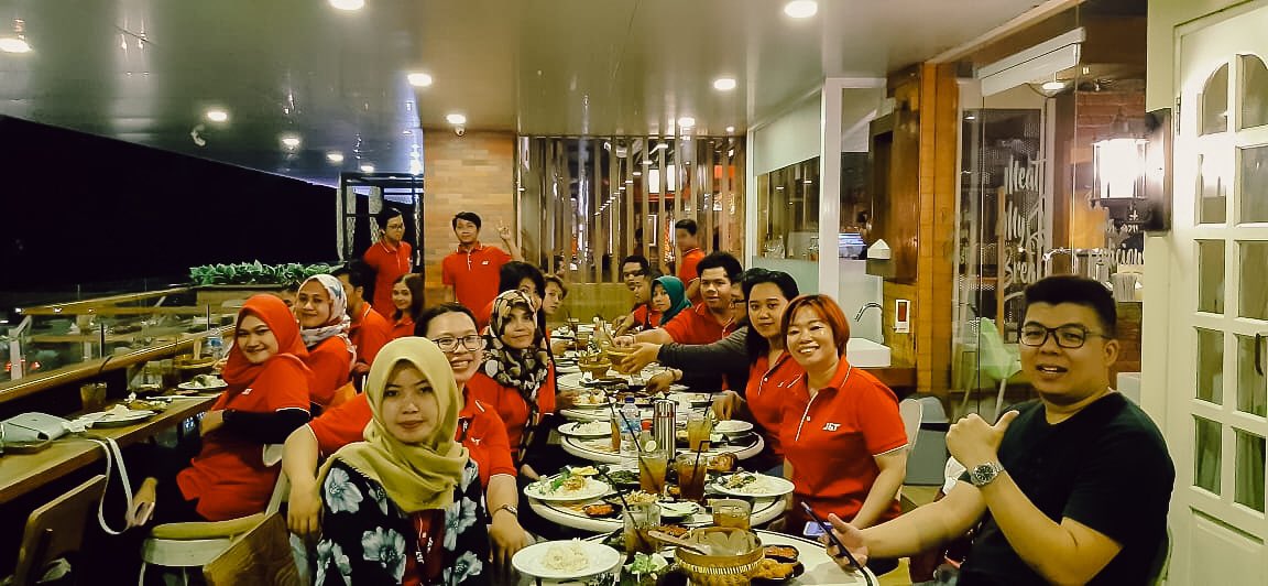 MeatmyBread's tweet photo. Terima kasih J&amp;T Express Kantor Sesetan telah memilih Meat My Bread untuk dinner gathering di MMB SS @plazarenon
.
.
Welcome to MMB SERBA SAMBAL, 
1) MMB SERBA SAMBAL @PlazaRenon:
Telp/WA: +62 812-3889-1801
2) MMB SERBA SAMBAL WR. SUPRATMAN NO. 9 Bali
Telp/WA: +62 812-3759-7766 https://t.co/8JxaX3rQJn