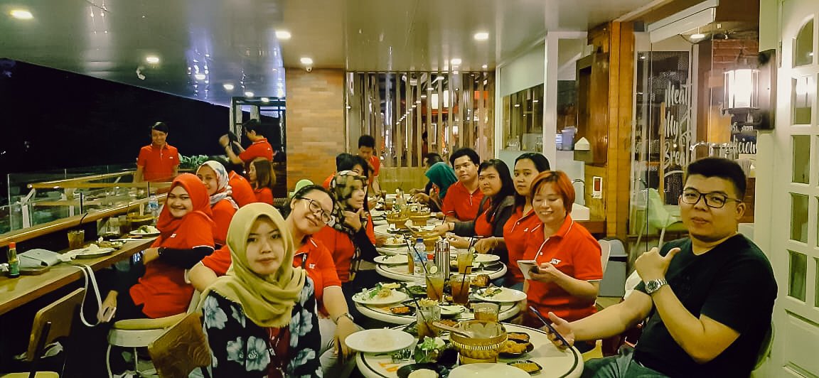 MeatmyBread's tweet photo. Terima kasih J&amp;T Express Kantor Sesetan telah memilih Meat My Bread untuk dinner gathering di MMB SS @plazarenon
.
.
Welcome to MMB SERBA SAMBAL, 
1) MMB SERBA SAMBAL @PlazaRenon:
Telp/WA: +62 812-3889-1801
2) MMB SERBA SAMBAL WR. SUPRATMAN NO. 9 Bali
Telp/WA: +62 812-3759-7766 https://t.co/8JxaX3rQJn