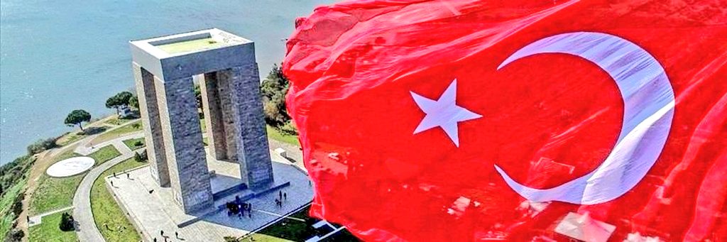 Selmasadecev's tweet photo. Ey mavi göklerin beyaz ve kızıl süsü.
Kızkardeşimin gelinliği,
Şehidimin son örtüsü... https://t.co/4AzjvXihth