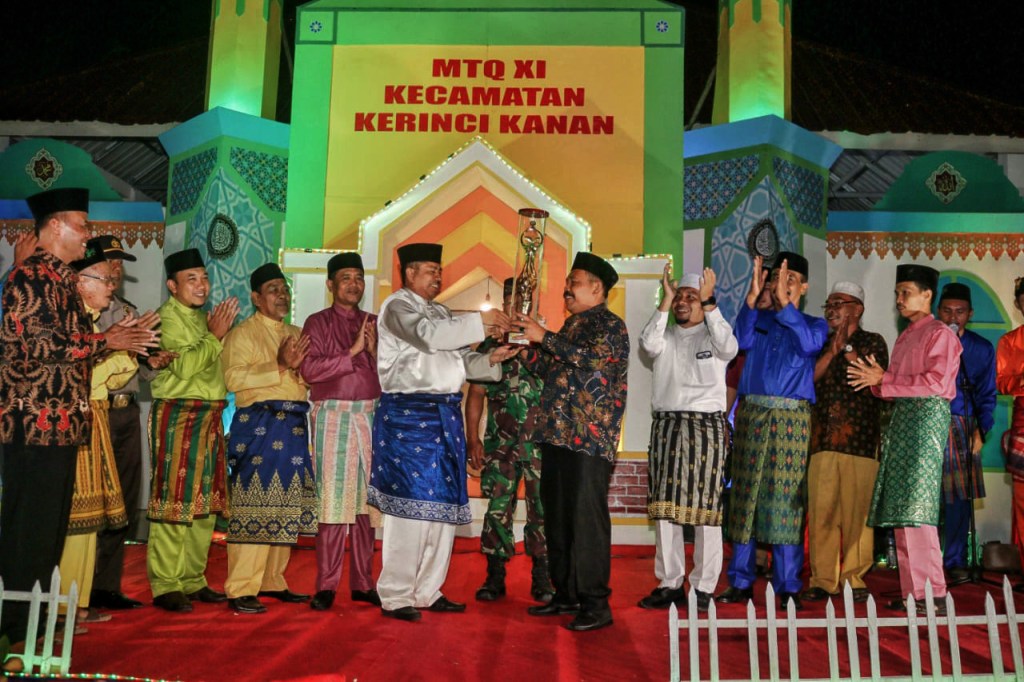 Siak_kab's tweet photo. Kampung Bukit Agung raih Juara Umum MTQ XI Kecamatan Kerinci Kanan https://t.co/FBBmycMfmF https://t.co/pS8fYlWwbp