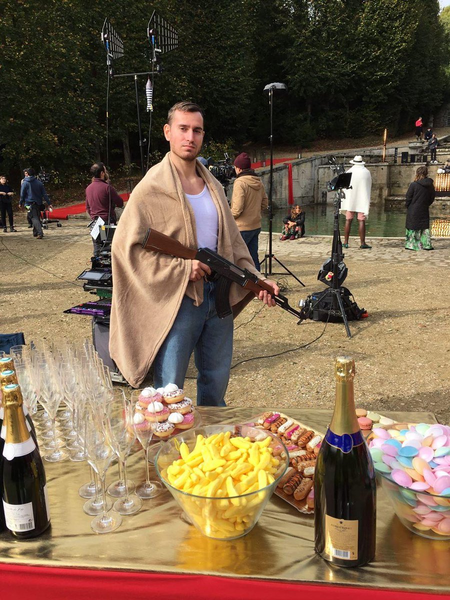 BallestaThomas's tweet photo. #chateaudevillette #thomasballesta #tournage #studiobagel #groom #Paris #comedie #pointure44 #shooting #acteur https://t.co/PpwEZZCoyW