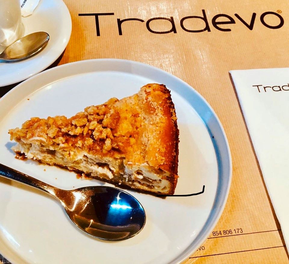 guiagastropass's tweet photo. ¡Deliciosa tarta de manzana, queso y strudel de nueces! ¿No la has probado? Pídela en @TradevoSevilla 
📌 Cuesta del Rosario 15, #Sevilla.
#Gastropass #Turismo #Gastronomía #Tourism #Travel #Andalucía #Spain 

https://t.co/hnNKe2zU10 https://t.co/4Ub5Z5K4aQ