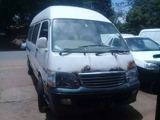 DrivingInHeels's tweet photo. A lot of these old taxis that make rattling sounds are now death traps that transport millions daily. @MbalulaFikile will they ever be phased out? @GTP_Traffstats @Yoliswamakhasi @GP_CommSafety @TMPDSafety @City_Ekurhuleni @CityofJoburgZA @DoTransport how roadworthy are they? https://t.co/SE8B6yizx0