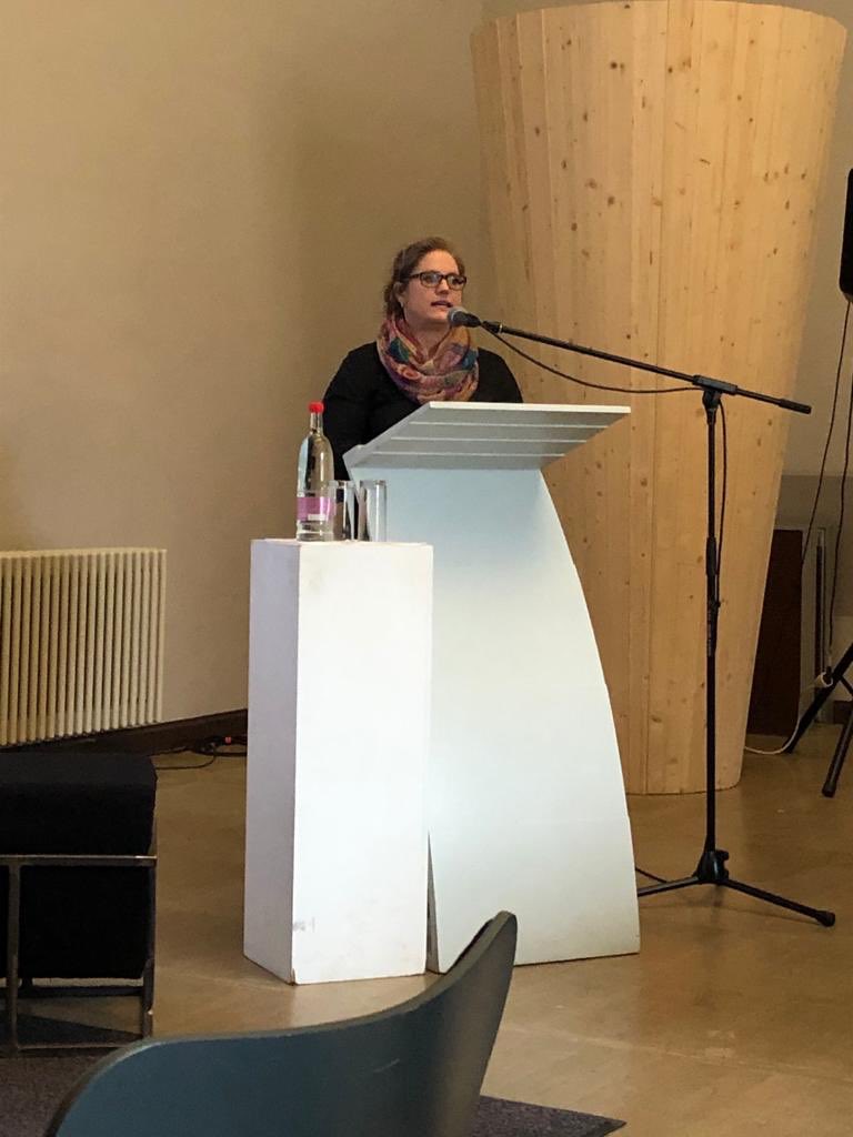 Als #DigitalChangeMaker durfte unsere Studentin @Ines_MueVo aus Kurs 16 heute die Eröffnungs-Keynote am 2. Tag der #Unfreezing Tagung der Uni Weimar halten. 
Sie sprach über die Bedeutung studentischer Partizipation an Hochschulen.
 #DigitalTurn @HSFDigital