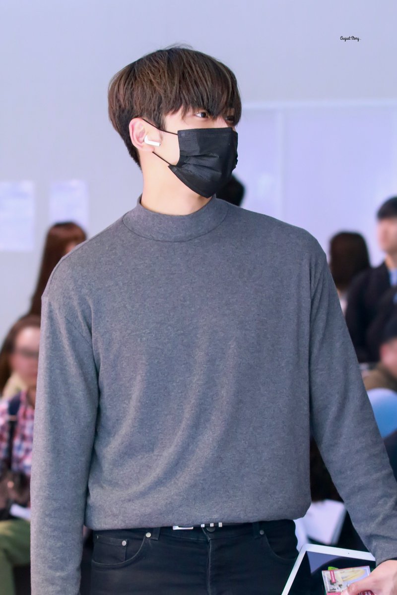 auguststory96's tweet photo. 190324 KIX🛫

석우가 걷는곳은 어디든지 런웨이😎

#로운 #에스에프나인 #ROWOON #SF9 #ロウン #예뻐지지마 
@SF9official https://t.co/5tGmwxHGch