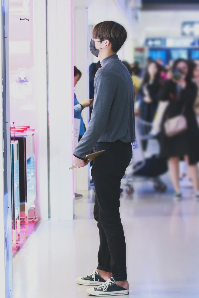 auguststory96's tweet photo. 190324 KIX🛫

석우가 걷는곳은 어디든지 런웨이😎

#로운 #에스에프나인 #ROWOON #SF9 #ロウン #예뻐지지마 
@SF9official https://t.co/5tGmwxHGch