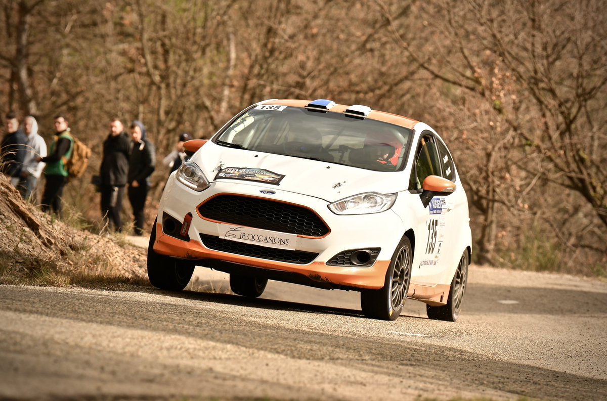 Samouraills's tweet photo. Retour sur ce rallye de Vaison-la-Romaine. Découverte de la Fiesta R2J difficile, on fini 49e scratch et 3eme R2J (derrière un ex Rallye-Jeune, et un expérimenté de la voiture).
Direction le rallye de Meuse ce week-end avec le n°15 sur les portes de la Clio R3T. https://t.co/wpYW0ys2Jc