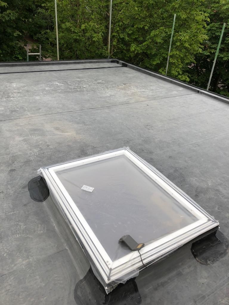 OneShopRoofing's tweet photo. Give us a call to enquire about your flat roofing project today 📞01234 912020📞
Photo Credit to James @vertice_roofing_ltd 🤘 another top job completed 💪
#roofing #roofingmerchant #flatroofinguk #roofingcontractors #epdmrubber #rubber #rooftop https://t.co/WK1eiMtJUW