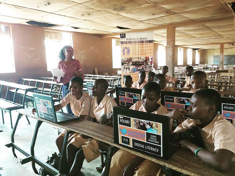 MAYEINorg's tweet photo. MAYEIN awards certificates of participation to students upon completion of the first phase of the Oyo e-Literacy training program.

#oyoeliteracyproject #computerliteracy #computerliteracyprogram #teamMAYEIN #wearemayein https://t.co/fF6OuFncdV