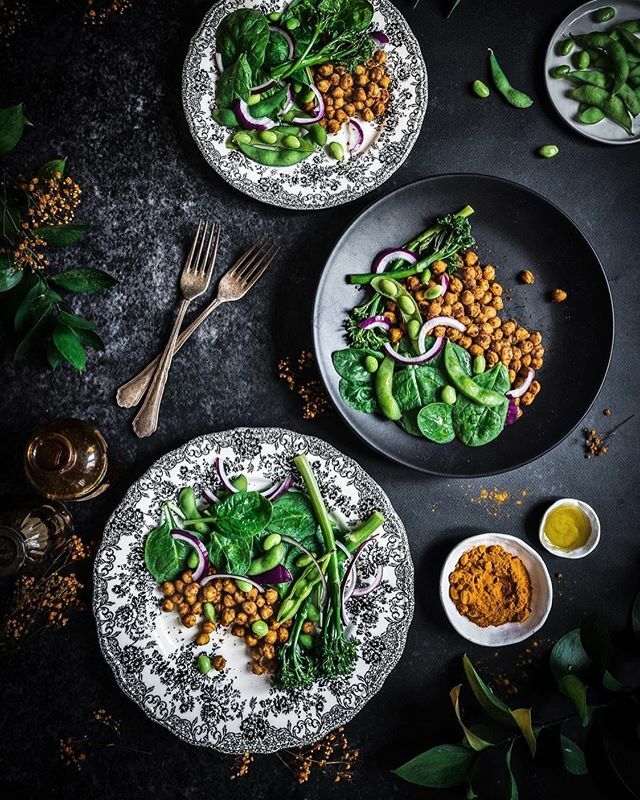 dacil_fernandez's tweet photo. GARBANZOS ESPECIADOS AL HORNO
.
Pensando en los colores de esta foto, quería introducir algún ingrediente que contrastase con la base verde vegetal del plato(ya os he contado en otras ocasiones, que en muchos casos, pienso antes el escenario que la recet… https://t.co/E7gCqdaaKE https://t.co/sE60UMAiFi