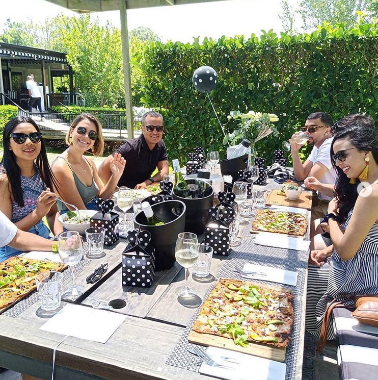 BrenaissanceSA's tweet photo. W I N E  A N D  P I Z Z A

Great views, great company, great wine, great pizza, can't ask for much more!
📸: @tarren21 

#Brenaissance #capetown #winelands #stellenbosch #winetasting #CapeTown #Photography #POTD #Travelgram #InstaTravel #LovingStellenbosch #view https://t.co/vcQ6W0Uj1x