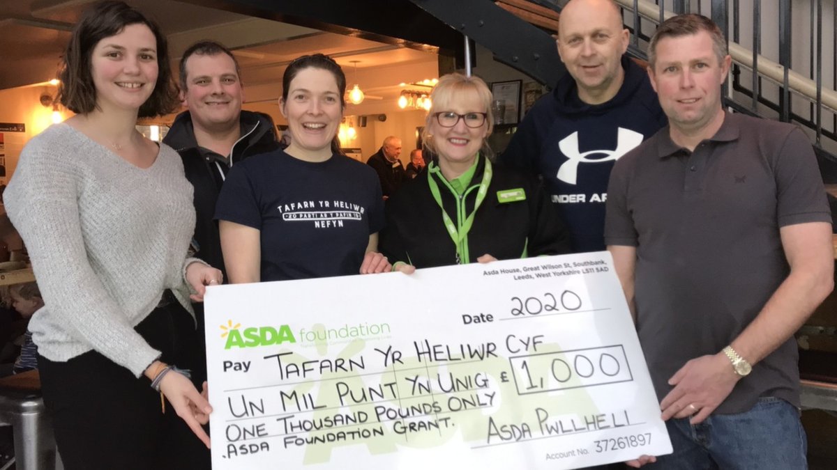 Our Pwllheli community champion Jo was delighted to hand over an Asda Foundation grant of £1,000 to the wonderful team at Tafarn yr Heliwr Cyf. Jo says: "They couldn't thank us enough."