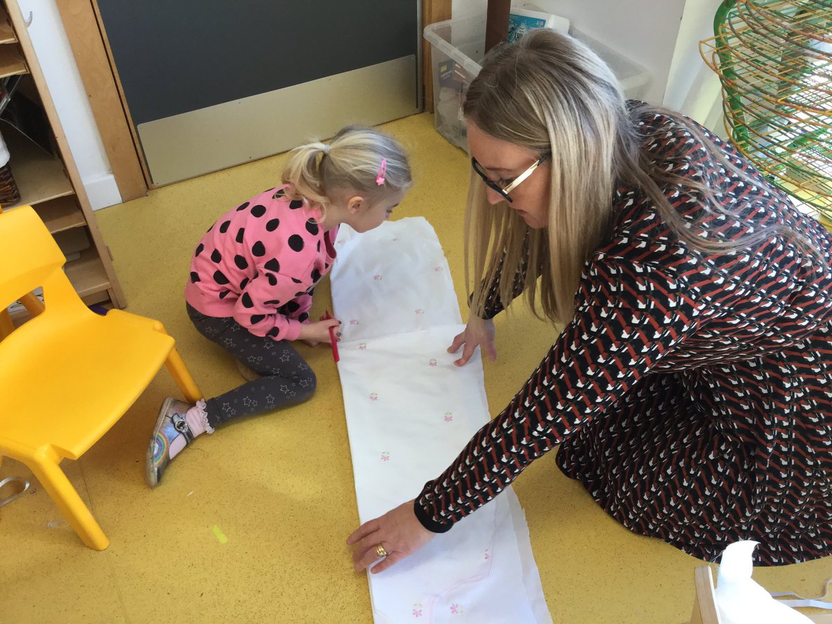 SchoolHillside1's tweet image. Dressmakers today in nursery #earlyyears #childrenslearning #dressmakers #newskills #creativity