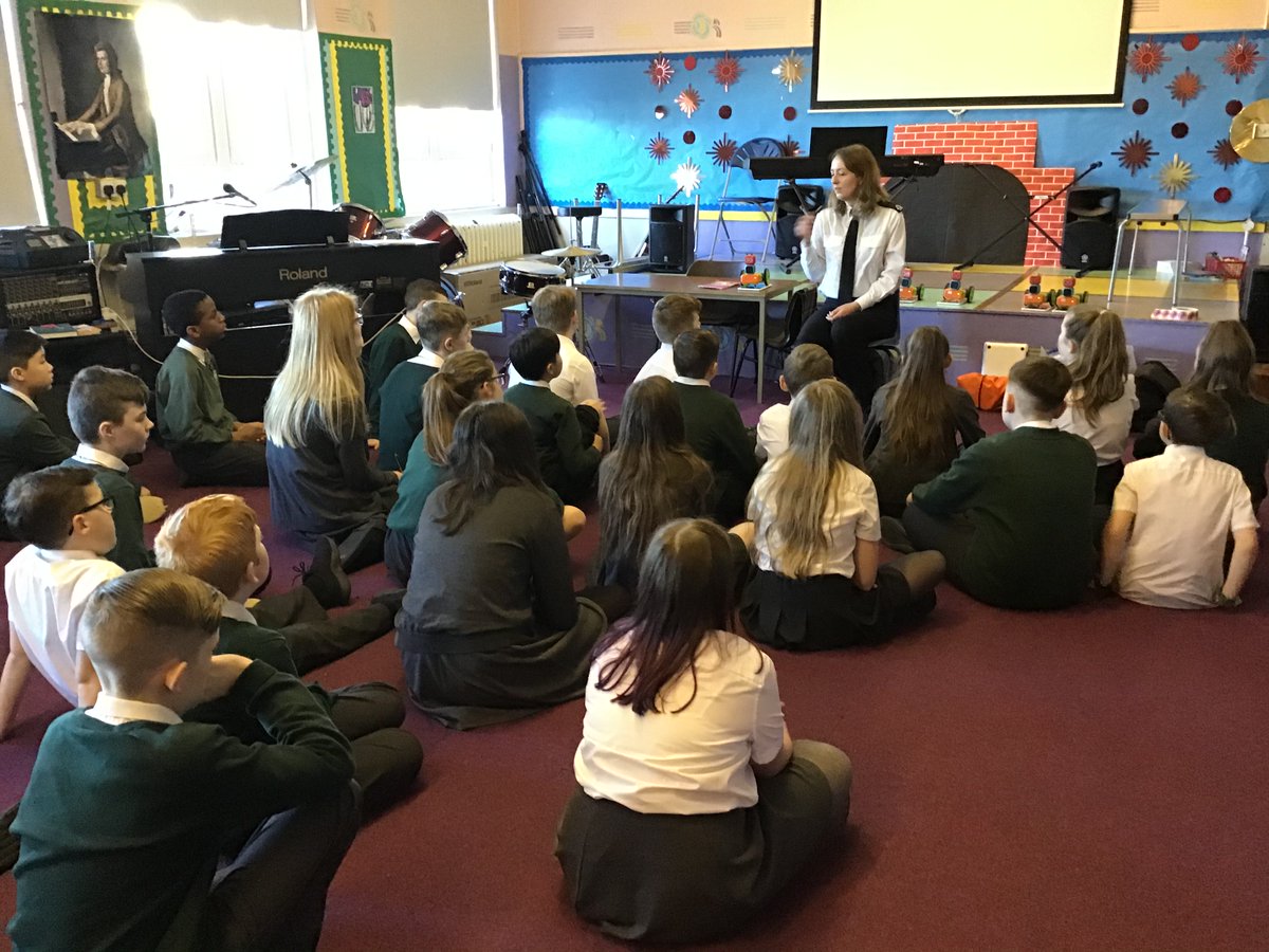 StBridgetsPS's tweet image. P7 learning to take care of pets with Holly from @ScottishSPCA. We were also coding our cats to act out their emotions.#coding #catcoding #responsibleanimalcitizens