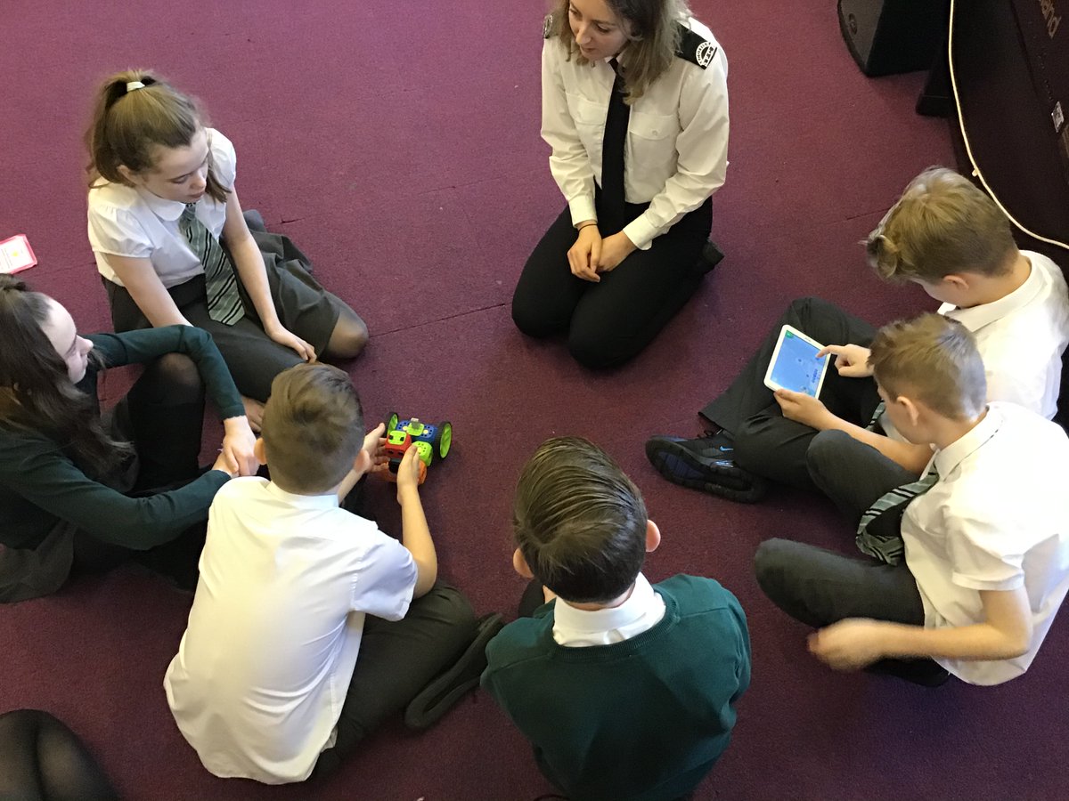 StBridgetsPS's tweet image. P7 learning to take care of pets with Holly from @ScottishSPCA. We were also coding our cats to act out their emotions.#coding #catcoding #responsibleanimalcitizens