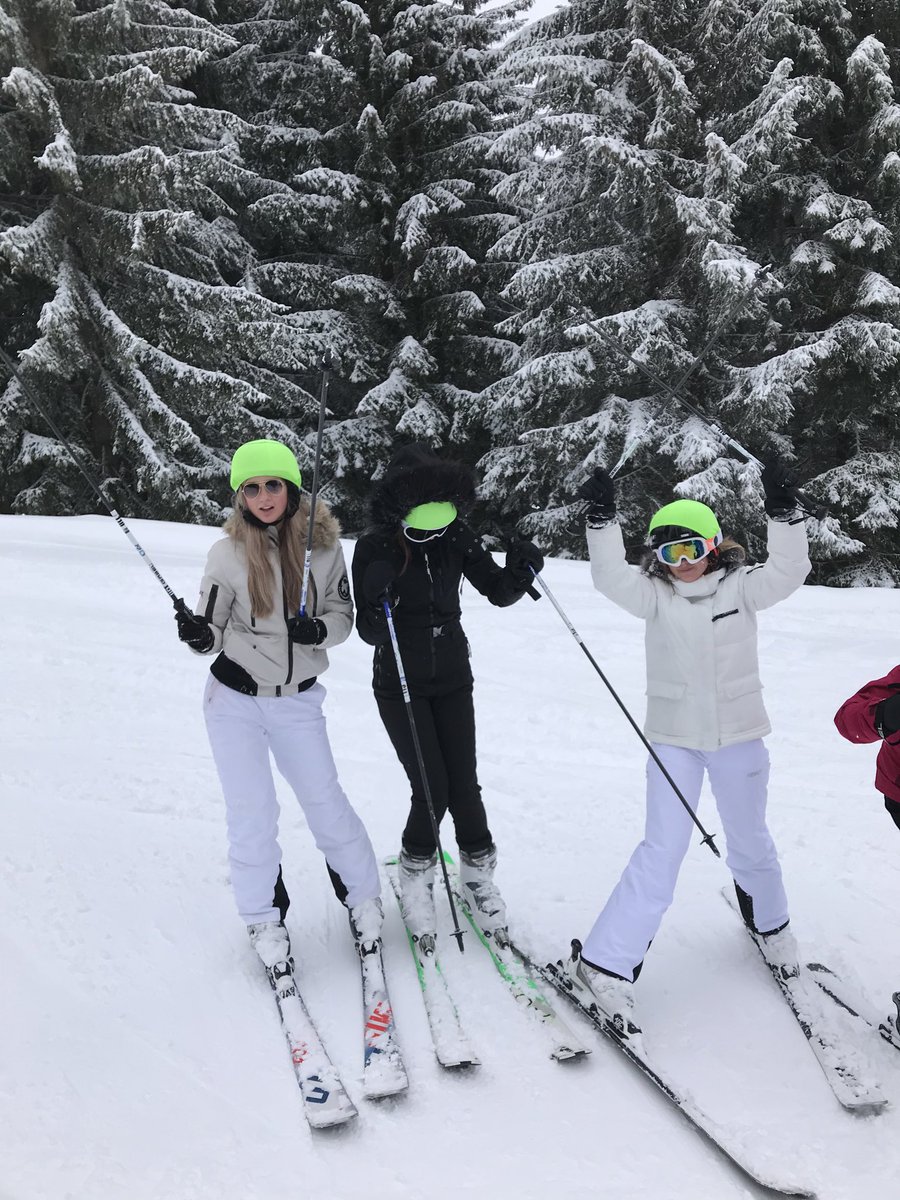 dallamPE's tweet photo. ⁦@DallamSchool⁩ ⁦@dallamPE⁩ day 2, snowing, laughing, falling 😂 https://t.co/9AiKIJlgMx