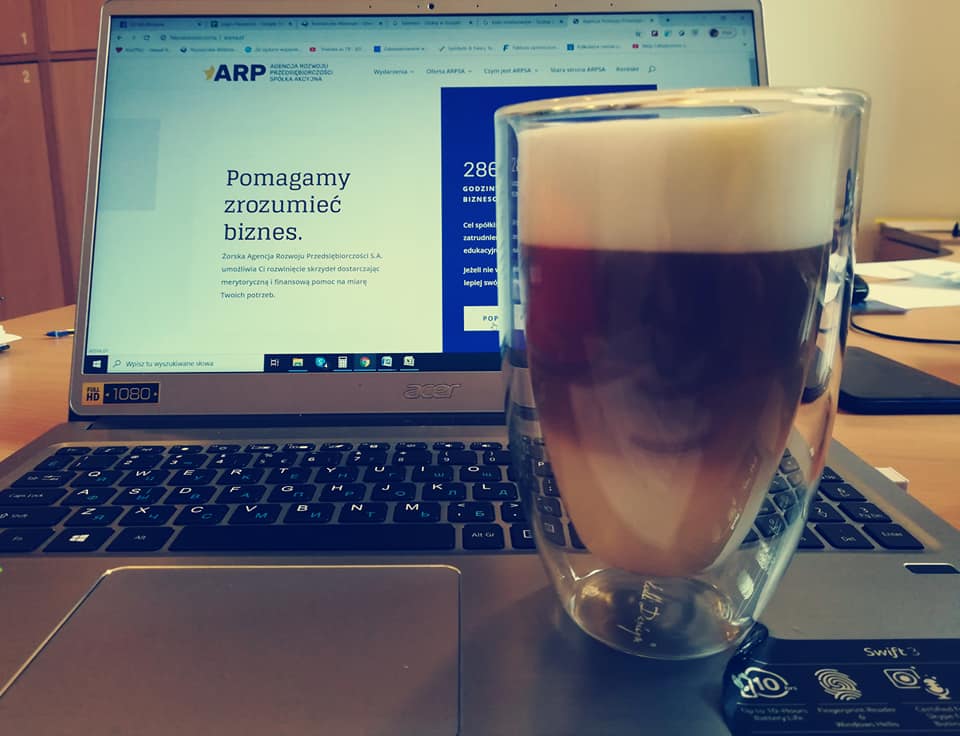 ARP_zory's tweet photo. A u nas zmiany! A najlepiej je zacząć od... kawy! ☕

Dziękujemy 4Coffee za piękne szklaneczki, świetny ekspres i pyszną kawę 🤤

#4coffee #coffee #arp
https://t.co/H34bvpD405 https://t.co/n9i8ezvd2b