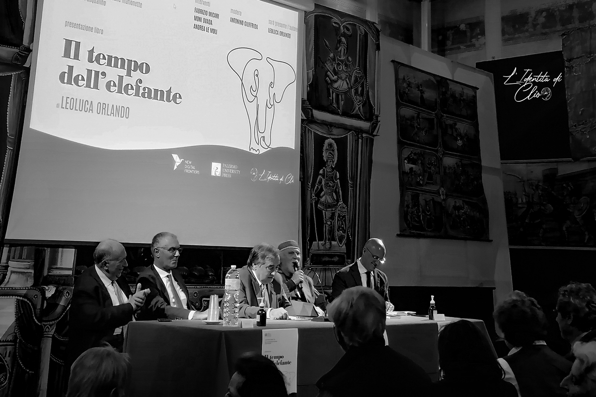 ale88tusa's tweet photo. "Il tempo dell'elefante" di @LeolucaOrlando1, la presentazione ieri al @MuseoMarionette di #Palermo.

@UnipaPress @IdentitadiClio @unipa_it https://t.co/Eo6sSvnCDL