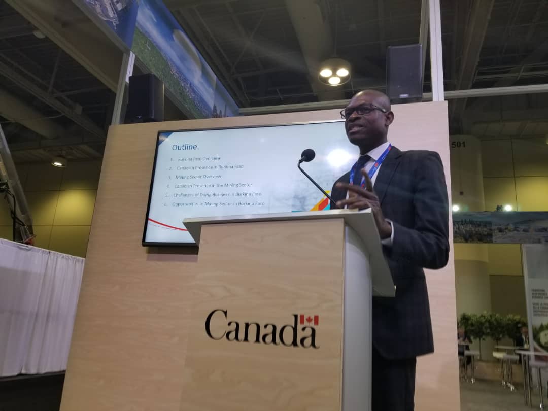 AmbCanBFA's tweet photo. Les #déléguéscommerciaux du 🇨🇦 sont @the_PDAC. Le nôtre, @nazeouatt1, a présenté à #ACPE2020, les occasions d’affaires au #BurkinaFaso dans le secteur minier. Des défis sont réels mais il reste possible de faire des investissements qui 📈les revenus de l'État et de la population. https://t.co/XFsunIEXtj