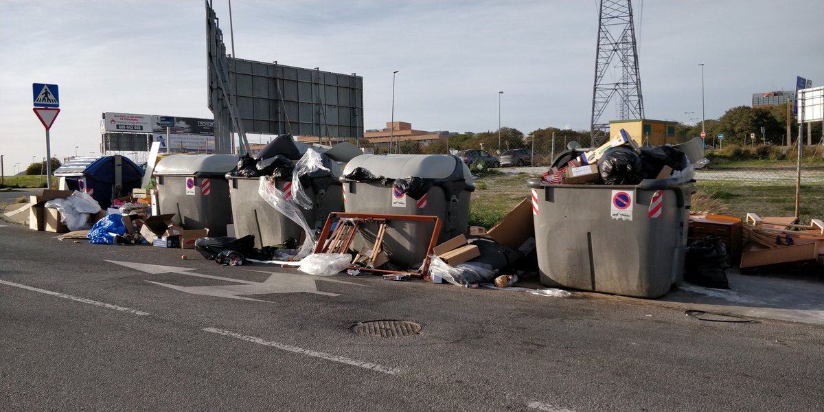 MalagaPor's tweet photo. @MalagaPor @BarriosMalaga @AscoMalaga @malaga @MLG_nofunciona @serdemalaga @BasuraEsBasura @pacodelatorrep @CenacheroCabrea @apadrina1mueble @OrgullodeMalaga @MalagaSucia @QuejasMalaga @CuidameMalaga @nofuncionaMLG @AquiMalaga @CuidameMalaga @XLimpia @LimasaOficial "im-przionant" https://t.co/4ld8dA806C